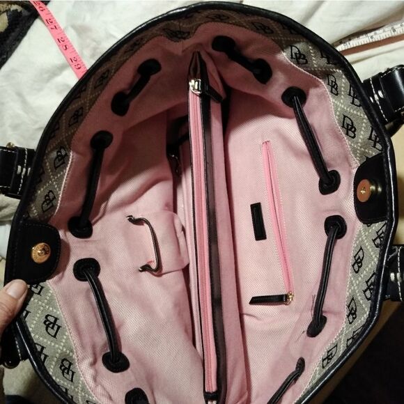Dooney and Bourke large bag - Picture 5 of 14
